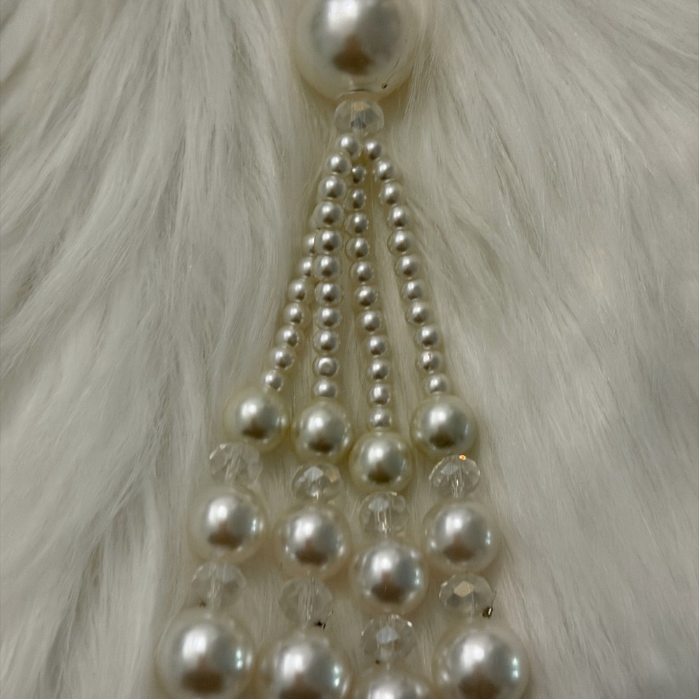 Elegant Pearl Necklace - Picture 3 of 6